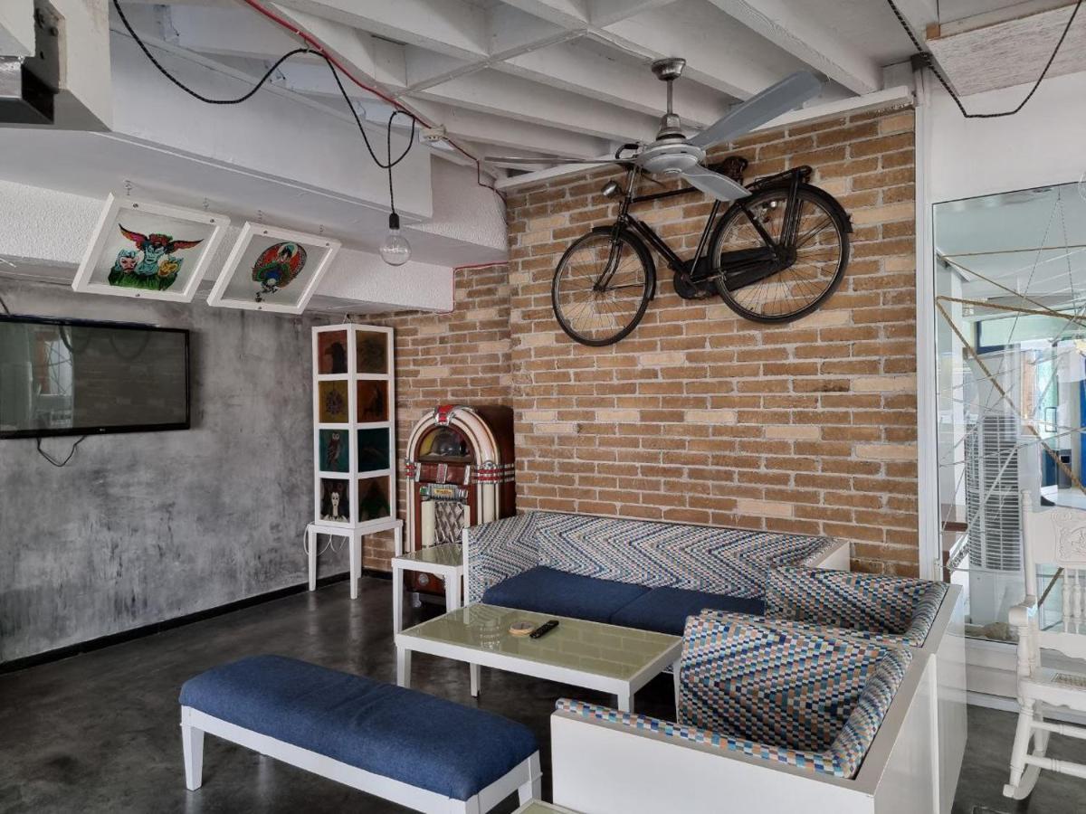 Nereus Hotel Paphos Eksteriør bilde